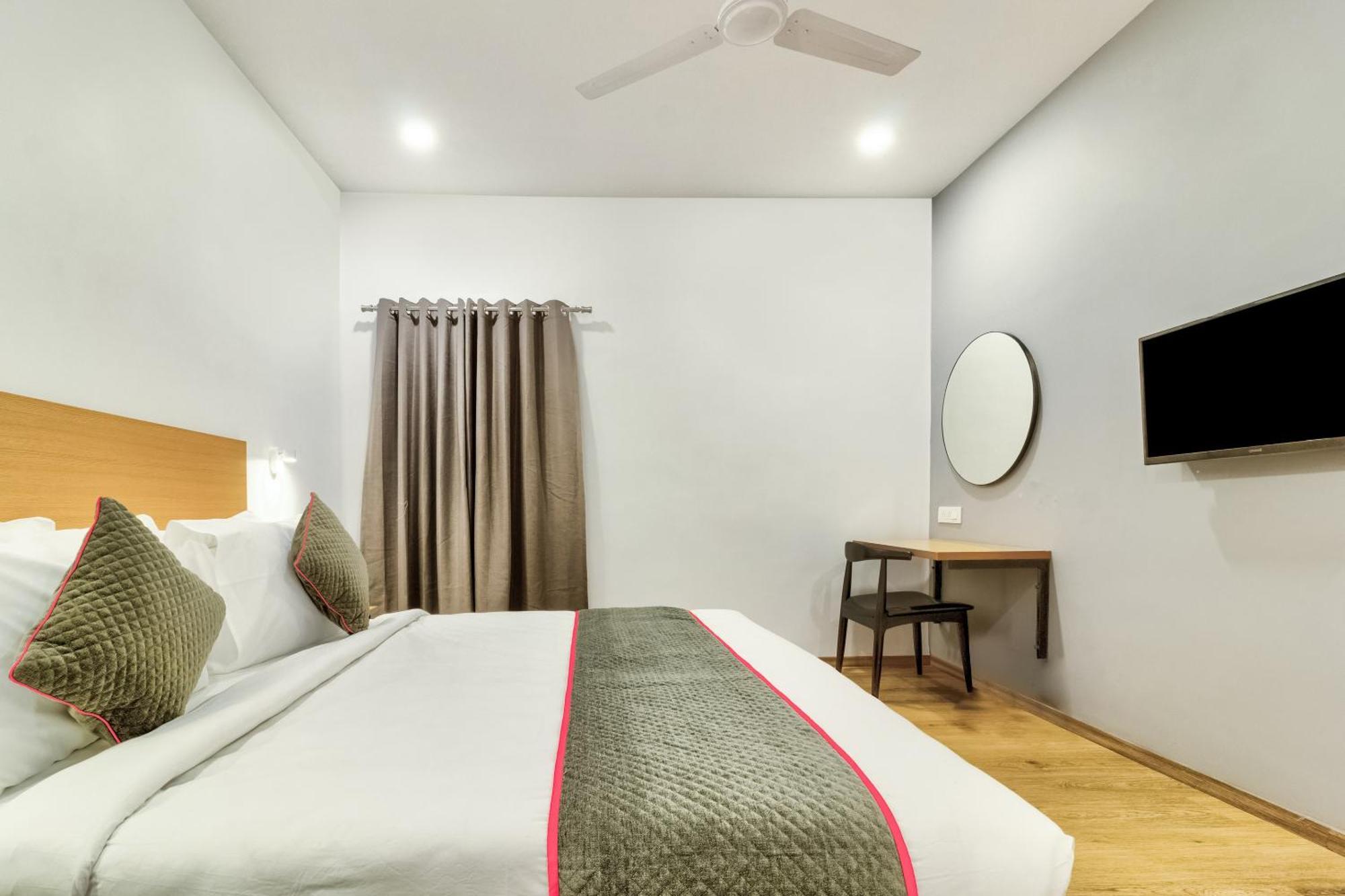O Akash Ganga Park Circus Hotel