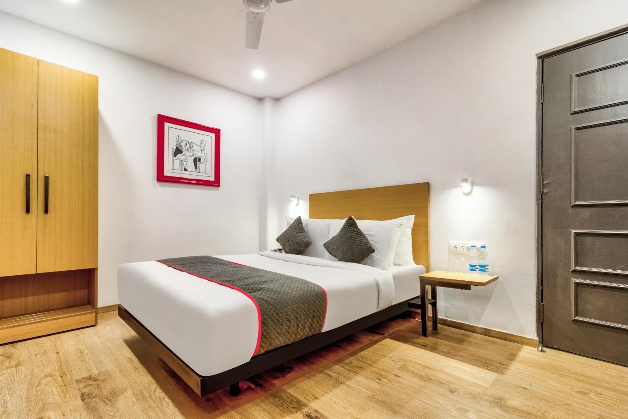 O Akash Ganga Park Circus Hotel